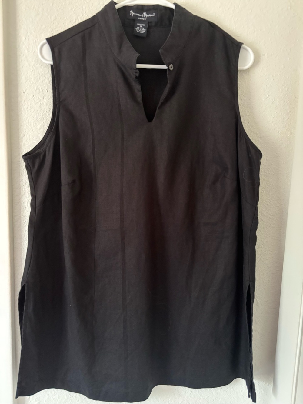 Sleeveless 1X  Split-Neck Tunic Top in Black LINEN   All Occasions and Comfort